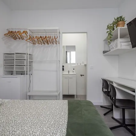 Pensión Coliving Mol-terrace, En-suite Bathroom, Fridge & Tv *