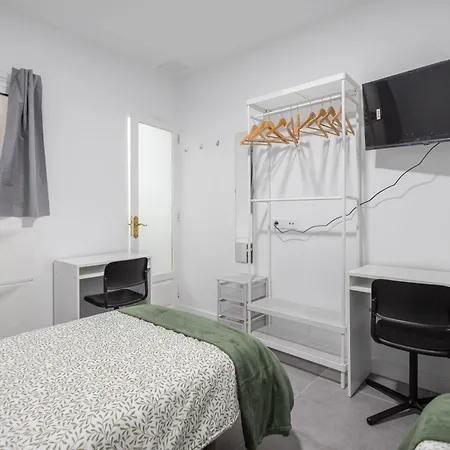 Coliving Mol-terrace, En-suite Bathroom, Fridge & Tv Pensión